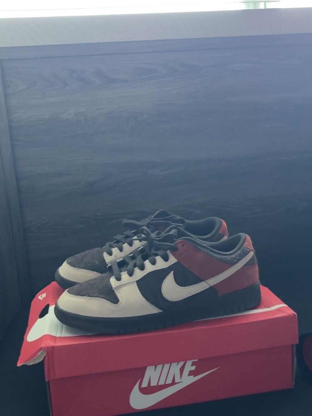 Nike Low-Top Sneakers in Brown, White & Red